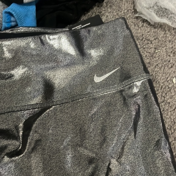Women brand new Nike biker shorts - Picture 2 of 4